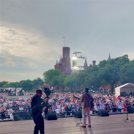 Beautiful! It’s just like a Democrat rally on The Mall, minus the shootings, and the looting, and the arson.