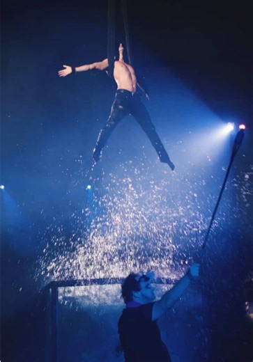 Swimming pool act with fire 💦🔥. . . #duoturkeev #duostraps #swimmingpoolact #tvshow #event @Duo Turkeev & Kids