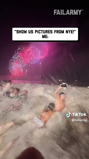 pictures of fireworks never come out anyway 😩 🤣 #fireworks #beachfail #beachproblems #vacationfails #tide #highwave #fail #fyp