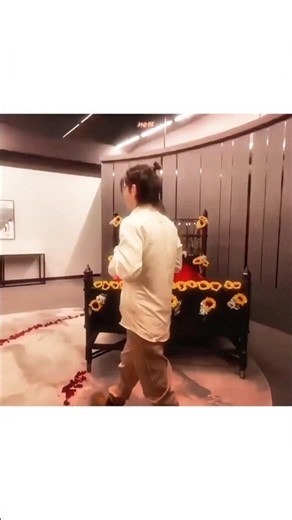 They even decorated the bed 😭😭 it's their honeymoon I'm telling you 😭😭