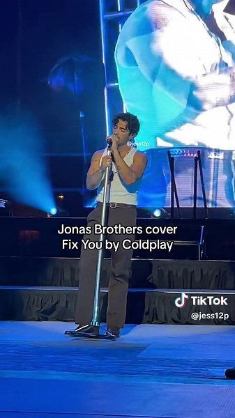 Jonas Brothers Singing Fix You by Coldplay - Concert Highlights