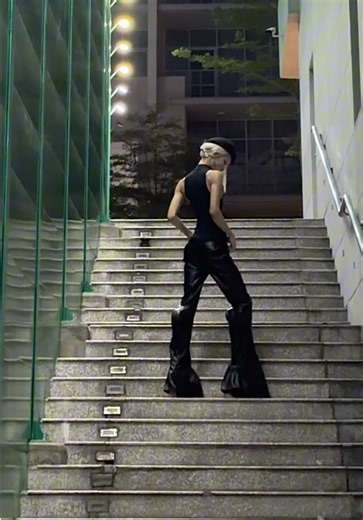 Model Stalls to Pray and Count Beats on Catwalk