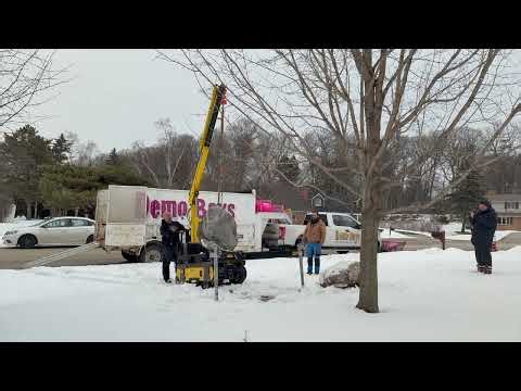 Movex Mini-Crawler Crane Lifts a Massive Rock