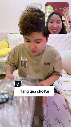 Món Quà Đặc Biệt Từ Kù: Cảm Xúc Như Trẻ Con