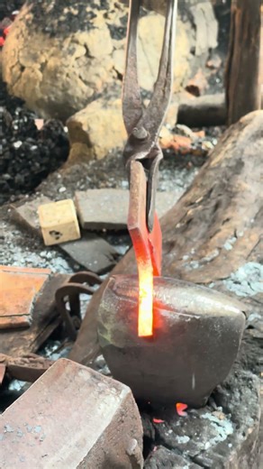 Division by traditional manual method #manualwork #medievalblacksmith #pandaibesi