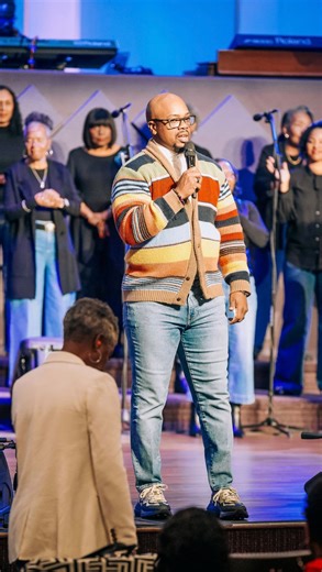 🔥 The News That Changes Everything 🔥 Today’s worship at Bayview was powerful from start to finish! Pastor Terry W. Brooks kicked off our Christmas series “Symbols That Still Speak” with a timely word: “When Nobodies Hear the News” — Luke 2:8. Pastor reminded us… ✨ God sees the overlooked ✨ His glory shows up where people least expect it ✨ You are anointed for your assignment ✨ After you find Him, you’re called to share Him Our Mass Choir filled the room with praise — what a moment! Thank you t