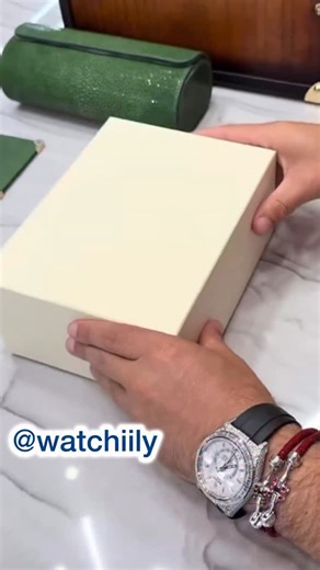 ‎ساعت مردانه|زنانه|تهران‎ on Instagram‎: "شاهکار امسال از این برند 🤩 ‎برای دریافت قیـ..ـمت لطفا كلمه ساعت رو کامـ.ـنت کنید تا از ما حمـ.ـایـت بشه😍 ‎⌚️ساعتمچی مردانه برند⌚️ ‎ ‎مشخصات محصول ‎موومنت اتوماتیک با دو حالت شارژ کوک و حرکت دست ، ، قاب و بنداستیل ۹۰۴ آنتی آلرژیک٬ رنگ ثابت شيشه مینرال ضد خش ، ایندکس عقربه شبنما ، ضد اب 3(ATM) ‎گـ ـارانـ ـتی یکساله📝 ‎🚫ساعت های این گالری اختصاصی وارد شده و کیفیت مشابه ندارد🚫 ‌‎______«گــالــری واچيلى»______ ‌‎ارسال به سراسر ایران ‌‎پرداخت:تهران درب منز