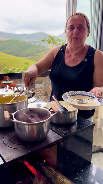 Delicioso Almoço de Frango Caipira