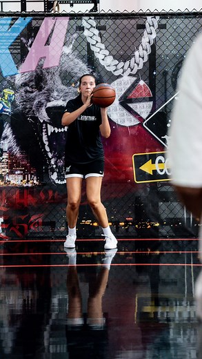 Sean Marshall on Instagram: "🚨Hoopers, half spin🚨 Killer move 💪 Hoopers tap in‼️"