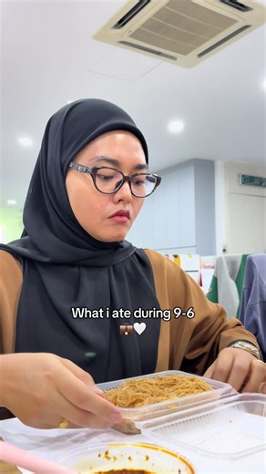 Bila dah akhir bulan, lauk lunch tu memang on top!! #wieiad #eating #peace