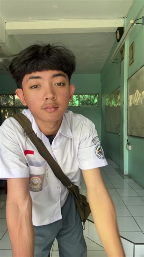 Slank OOTD: Gaya Kekinian dan Baju Sekolah