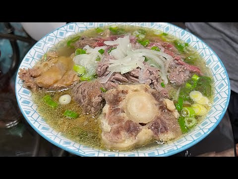 Phở tái đuôi bò ( Ox-tail and beef eye round pho. Easy step by step)