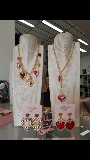 Nuovi arrivi accessori Mya: orecchini,collane e spille per tutti i gusti ❤️ Per info e prenotazioni 📞 3334825192 | Annarita Altamarea Barrilà