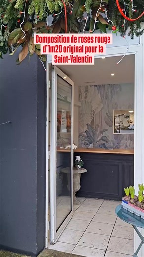 En magasin à Checy de magnifiques roses rouge de plus d’1m20 vous attendent, pour ravir celui ou celle qui les recevras, accompagné de son grand vase et de décorations en structure cœur !⚘️🌹🥰 Au 34 avenue nationale Checy #fleuriste #orleans #Chécy #ArtFloral #Creaflor #fleurs #CréationsFlorales | Marc MOREAU Créaflor