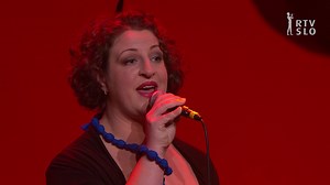 Takole so nas v Cankarjevem domu ob našem prazniku 30-letnici grupe Prifarski muzikanti presenetile Ženska vokalna skupina Lipa. Le koga bodo nahecale naše drage žene, da nas bo presenetil letos, ko smo stari že celih 35 let? Romana Obranovic Marta Marinč Nina Šuštar Rosvita Pesek Nataša Patafta Ljuba Južnič NAJLEPŠIH 35! KONCERT PRIFARCEV S PRIJATELJI. | Prifarski Muzikanti - Prifarci