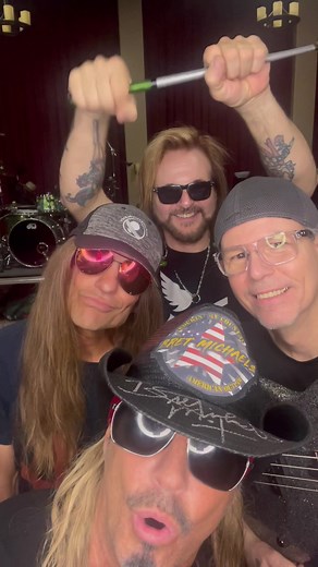 Exclusive #behindthescenes action with Bret & #poison getting ready to rock the #stadiumtour2022🤘