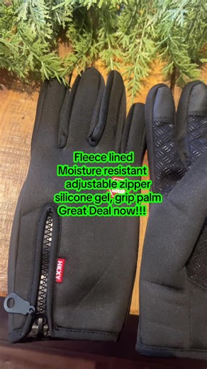 These thermal gloves preserved the heat, make it easy to grip things, make it easy to adjust the size with a zipper and they are fleece lined. Also keep moisture out! #tiktokshopblackfriday