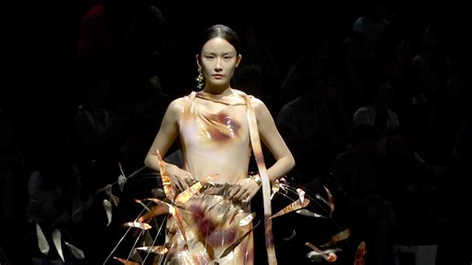 Designers fuse China's cultural heritage and modern tech for runway
