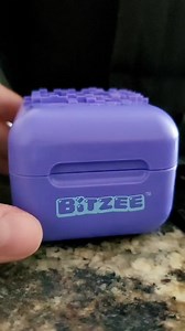 *STROBE WARNING* I'm trying to learn what Bitzee is all about... I thought the pix touch sensors were frustrating.... 😭😂