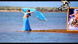 Simran was a Navel/Hip monopoly from 1997 to 2004. If there is a hip song, go to Simran! Glamour with performance, go to Simran. The word Simran is literally equal to hip 💥💥💥 Andha period la evlo nalla act panalum Simran mathiri iduppu irukanu dha papanga, avlo periya monopoly ah irundha Simran. | Ajey Krishnan