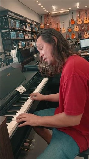 Nosso amigo @fernandocarvalhoff tocando o Piano Casio AP-270 #piano #casio #luggiinstrumentos
