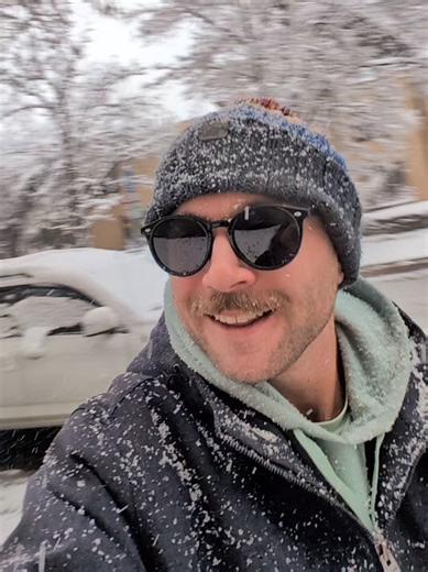 The first snowfall in Denver is always magical. Add some Italian music? Perfection. 2 WEEKS TIL BLUEBIRD THEATER with The Boogie Bunch! #snow #denver #letsboogie p.s. recorded in November ❄️