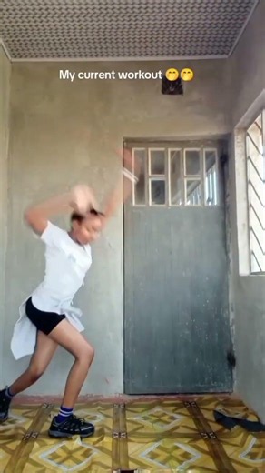 I'll let you go first 🥇 #MEOVV #meovv_hitem #DANCE #kpopdancecover
