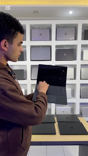 ⸻ 🔥 لابتوب فئة رجال الأعمال والأداء العالي 🔥 💻 Microsoft Surface Laptop 3 – Touchscreen جهاز أنيق وخفيف جدًا مناسب للشغل القوي، الدراسة، والبرمجة. ⚡ المواصفات: • المعالج: Intel Core i7-1065G7 (جيل عاشر) • الرام: 16GB DDR4 • الهارد: 256GB SSD M.2 • الشاشة: 13.5 بوصة Touchscreen لمس عالية الدقة • كارت الشاشة: Intel Iris Plus Graphics • تصميم فخم وخفيف جدًا في الحمل • بطارية قوية تدوم لساعات 🎯 مناسب لـ: ✔ الشغل الاحترافي ✔ البرمجة ✔ التصميم والمونتاج الخفيف ✔ الدراسة والاجتماعات 📲 للتواصل واتس