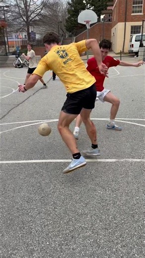 FIFA Street in Real Life! Training street in 🇺🇸 #streetpanna #streetball #football
