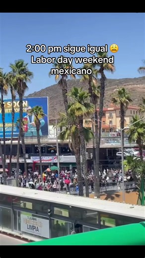 San Ysidro Garita Peatonal: 4 Hrs de Espera