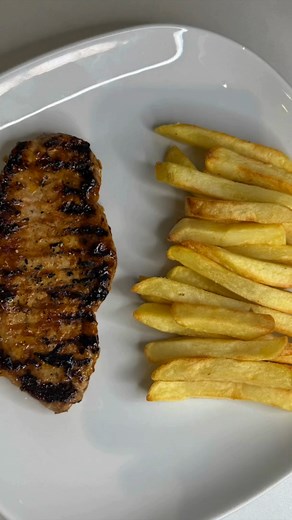 📝 Dinner Diaries: Pork Chops with BBQ Smoked Bull 🍽️ Need dinner sorted in under 15 minutes? This one’s a game-changer. Pan-fried pork chops coated in Dutch Spices’ Barbecue Smoked Bull sauce — rich, smoky, and perfectly sweet. Serve with creamy mash or chunky chips and you’re sorted. 🔥 Simple. Tasty. Made for these warmer evenings. 📞 Contact the DB Foods sales team on 01202 238 239 📲 Shop sundries now on the DB Foods app #DinnerDiaries #DBFoods #DutchSpices #PorkChops #QuickDinnerIdeas #Bu