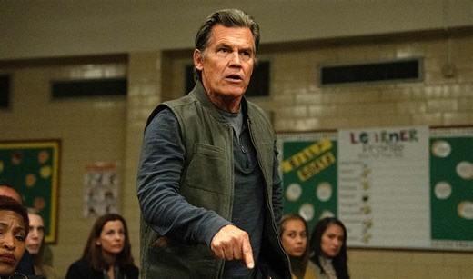 Weapons Review: A Sprawling Horror Tale Lacking Emotional Resonance