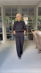 New Travel Items 💛💛💛 🐝🐝😀 Travel blouse Fanni Travel Pantalon Rosa Sneaker Aminde Simoon is 1,68 en draagt maat 36/small https://leauvivewebshop.nl/product/travel-blouse-fanni/ https://leauvivewebshop.nl/product/travel-pantalon-rosalie/ https://leauvivewebshop.nl/product/sneaker-nena/ | Looking Good By L’eau Vive