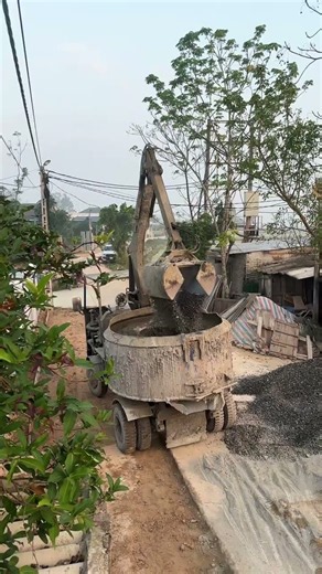 Tại sao phải thuê thêm người chỉ để xúc cát, xúc đá… trong khi một con máy có thể làm thay