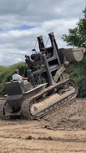No hydraulics, no problem. This is how they did done track loaders in the early days. | Awesome Earthmovers