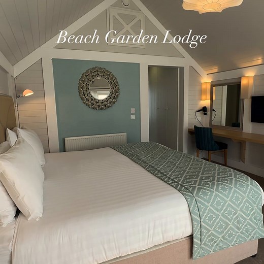 Escape to the coast at 📍 Corton Coastal Village Which would be your dream room? http://ms.spr.ly/6187iUFMU | Warner Hotels
