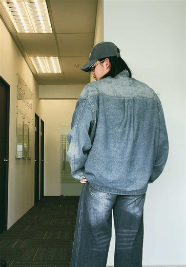 Workplace Streetwear: Denim Fitcheck for Office Aesthetics