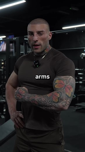 GEORGE IRVING | ONLINE COACH 🇬🇧🇦🇪 | Comment “ARMS” and I’ll send you my arm workout for free. If you’ve got small biceps, this is how to perform a dumbbell hammer curl... | Instagram