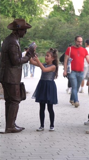 surprised🤣 🤣🤣 #ytshorts #funny #comedyreels #statueprank #humor