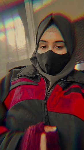 Expressive Hand Gestures with Colorful Glitch Effects