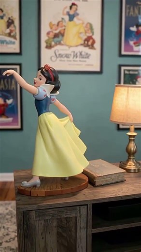 WDCC - Snow White and the Seven Dwarfs Snow White "The Fairest One of All" - Contents Verified Ne...