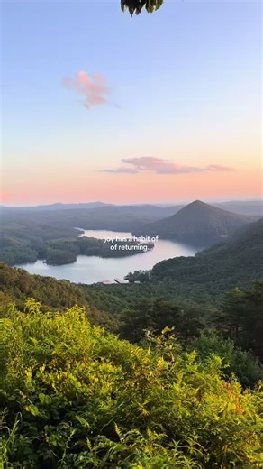Just like the vibrant green leaves of spring. Unfurling ever so slowly, softly warming the tree’s winter bones. #seekjoy #mountainview #naturespell #mindsetiseverything #spiritualitytok