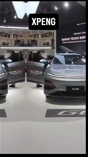 OTOEXPO.COM on Instagram: "Melalui G6 Pro, XPENG menunjukkan bahwa persaingan EV tidak hanya soal harga murah. Dengan platform 800V 5C, charging 451 kW, sistem AI 29 sensor + Nvidia Orin, serta smart cabin berbasis Snapdragon 8295, XPENG jelas membidik segmen konsumen yang ingin SUV listrik dengan teknologi “masa depan” yang benar-benar terasa di penggunaan harian. Di IIMS 2026, XPENG bukan sekadar pamer mobil—mereka sedang memamerkan standar baru #xpeng #xpengindonesia @xpeng_id @xpengjakarta #