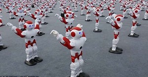 The world record is broken: 1007 robots dance at once (Video)