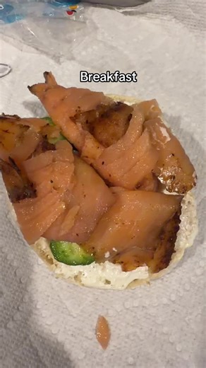 Delicious Smoked Salmon Cream Cheese Bagel Recipe