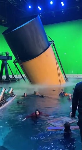🌊 Titanic BTS — The Funnel Collapse Sequence ⚓🔥🎬 #TitanicBTS #BehindTheScenes #MovieMagic