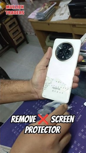 Remove ❌😱 mobile skin protector #trend #protector #remove #smartphone #backskinprotecter