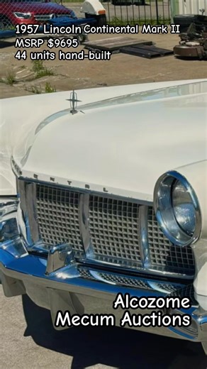1957 Lincoln ❤️😎🇺🇸 #shorts #lincolncontinental #mecumauctions #classiccars #vintagecars #oldclassic