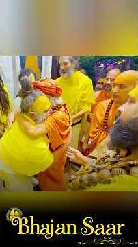 देखो कौन पधारे! पूज्य महाराज जी ने दिया अपना आसन – रौंगटे खड़े कर देने वाला दिव्य दृश्य #premanandji