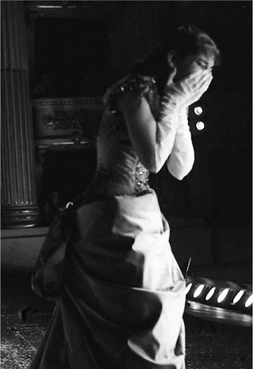 ✨In 1955 at La Scala, Maria Callas was the definitive Violetta✨fragile, fearless, unforgettable. Her “Amami, Alfredo” still echoes as the soul of La Traviata. 🎭🌹 🎭 La Traviata tells the story of Violetta, a Parisian courtesan who falls in love with Alfredo but sacrifices her happiness to protect his family’s honor. Consumed by illness and heartbreak, she dies forgiving everyone and still loving him. #opera #singing #fyp #live #theatre